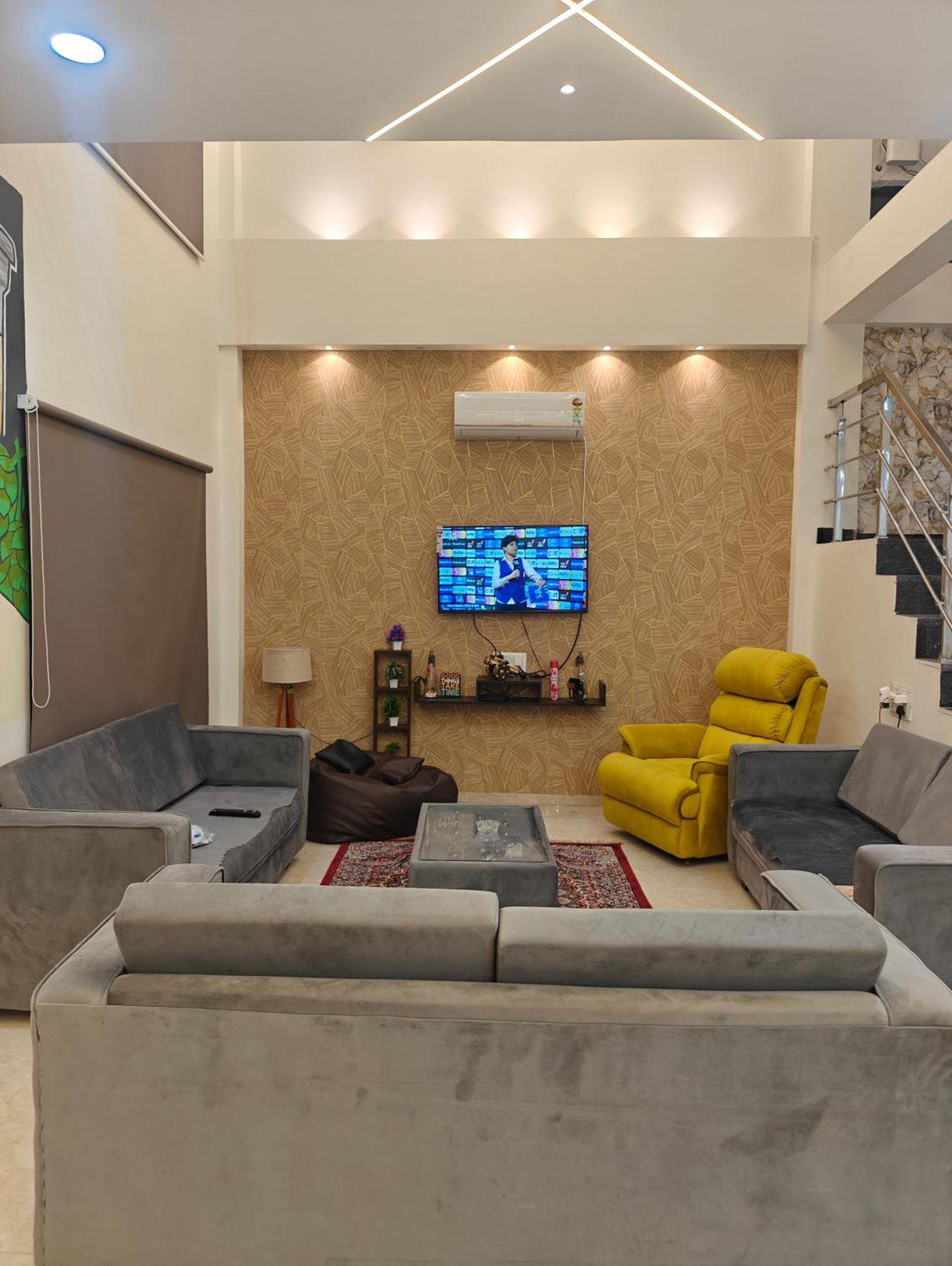 Ultra Luxurious 4bhk With Swimming Pool, Jacuzzi & Pool Table Villa