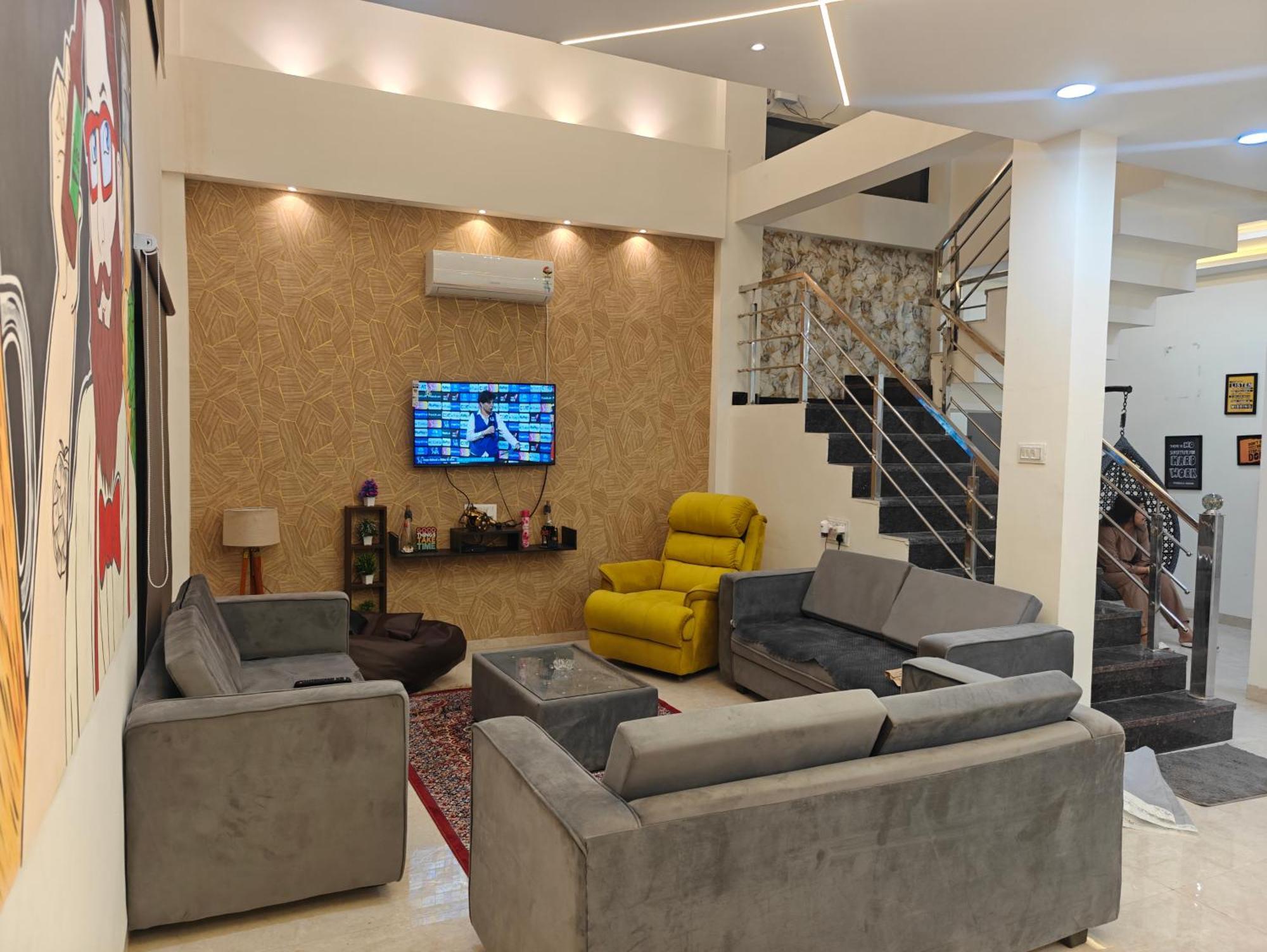 Ultra Luxurious 4bhk With Swimming Pool, Jacuzzi & Pool Table *