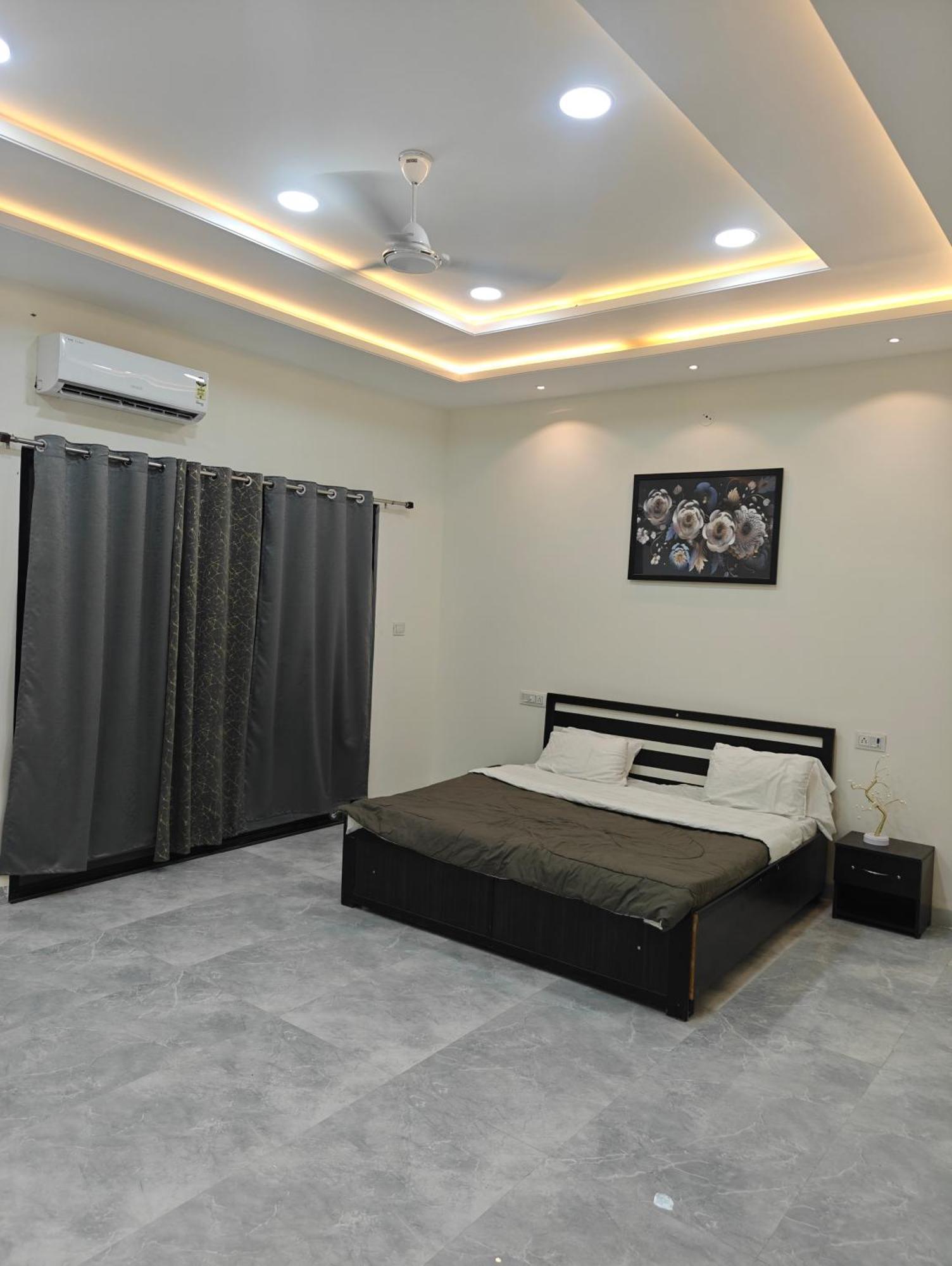 Villa Ultra Luxurious 4bhk With Swimming Pool, Jacuzzi & Pool Table Indore