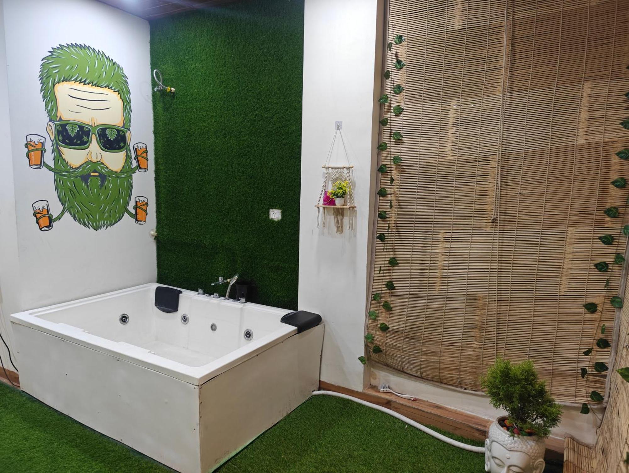 Ultra Luxurious 4bhk With Swimming Pool, Jacuzzi & Pool Table Indore