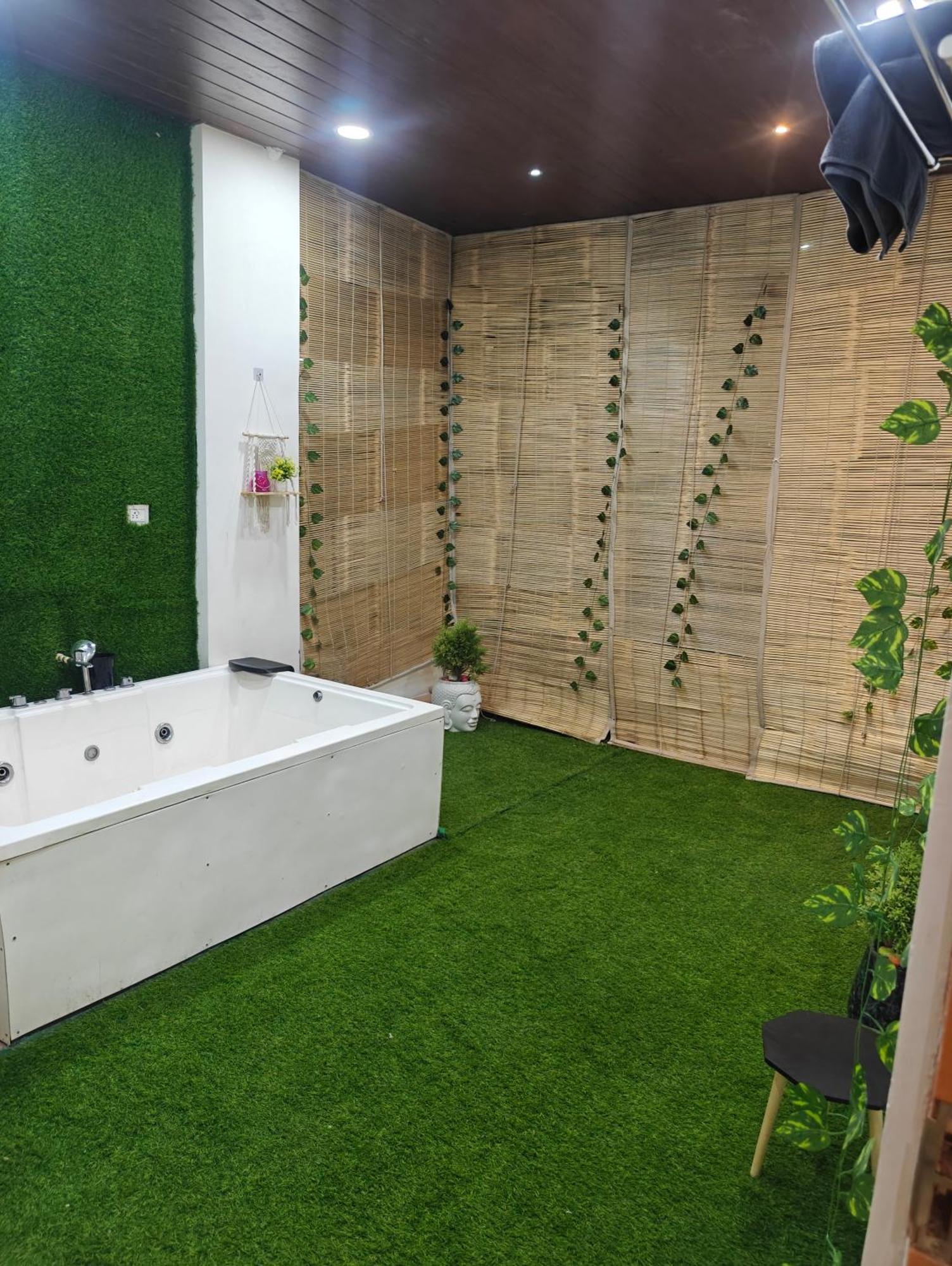 Ultra Luxurious 4bhk With Swimming Pool, Jacuzzi & Pool Table Indore